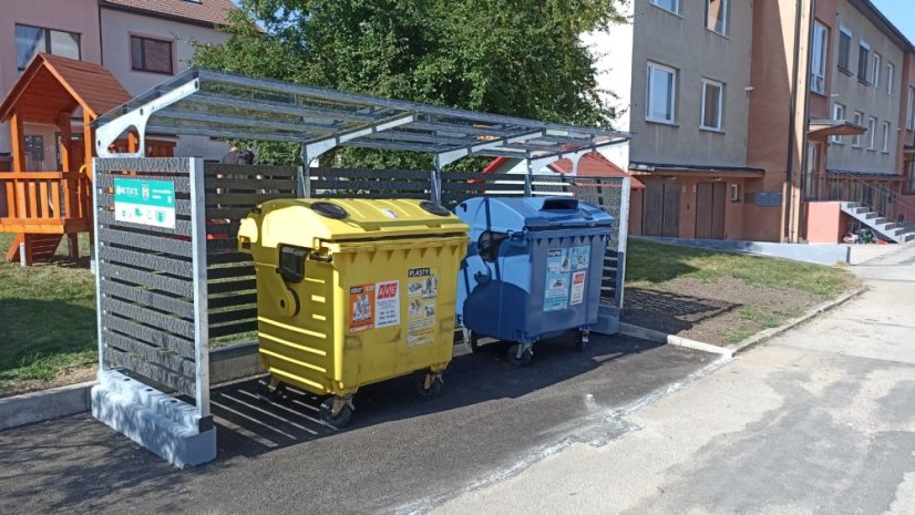 Kontejnerové stání na žulových podstavcích - modulární systém